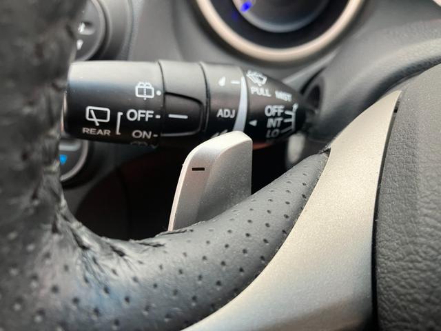 フィットハイブリッド ナビプレミアムセレクション　純正ナビ・バックカメラ・シートヒーター・クルーズコントロール・パドルシフト・横滑り防止装置・アイドリングストップ・ＥＴＣ（41枚目）