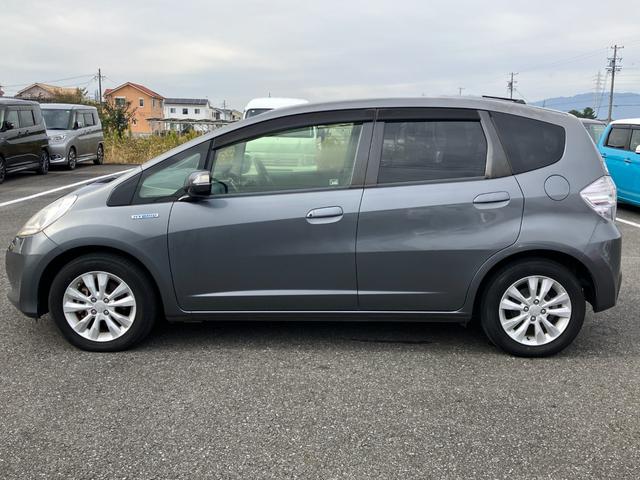 フィットハイブリッド ＸＨセレクション　ファインスタイル　シートヒーター・クルーズコントロール・Ｂｌｕｅｔｏｏｔｈ・バックカメラ・横滑り防止装置・ＥＴＣ・ドライブレコーダー（7枚目）