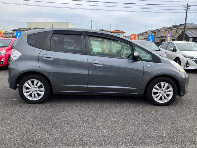 フィットハイブリッド ＸＨセレクション　ファインスタイル　シートヒーター・クルーズコントロール・Ｂｌｕｅｔｏｏｔｈ・バックカメラ・横滑り防止装置・ＥＴＣ・ドライブレコーダー（13枚目）