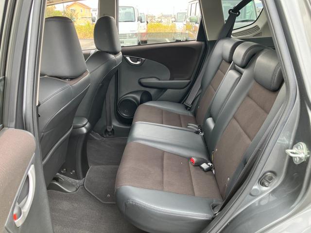 フィットハイブリッド ＸＨセレクション　ファインスタイル　シートヒーター・クルーズコントロール・Ｂｌｕｅｔｏｏｔｈ・バックカメラ・横滑り防止装置・ＥＴＣ・ドライブレコーダー（32枚目）