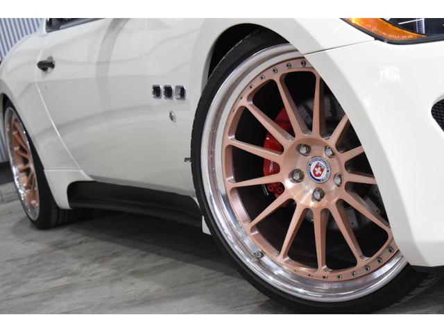 グラントゥーリズモ ベースグレード　ＨＲＥ　ＰＥＲＦＯＲＭＡＮＣＥ　ＷＨＥＥＬＳ２２インチＡＷ　ＭＣストラダーレフェイス　ＨＡＭＡＳＨＯＷ可変バルブ付マフラー　Ｈ＆Ｒ製ダウンサス　社外ナビ　インナーブラックヘッド（15枚目）