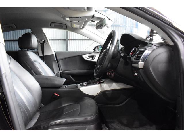 Ａ７スポーツバック ３．０ＴＦＳＩクワトロ　後期モデル　Ａｒｃａｎａ　Ｐｅｒｆｏｒｍａｎｃｅ　Ａｒｃｎボディキット　Ａｒｃｎ２０インチＡＷ新品車高調　ＡＬＬ新品パーツカスタム　テールスモーク　ティファニーブルーキャリパー　ブラックレザーシート（18枚目）
