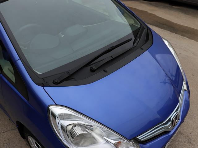 フィットハイブリッド ベースグレード 禁煙車 ワンオーナー車 塗装ハゲアセ無し 樹脂色アセ無し 下回りサビ腐食無し エンジンルームサビ腐食無し バックカメラ付き純正SDナビ ETC クルーズコントロール スペアキー付き(15枚目)