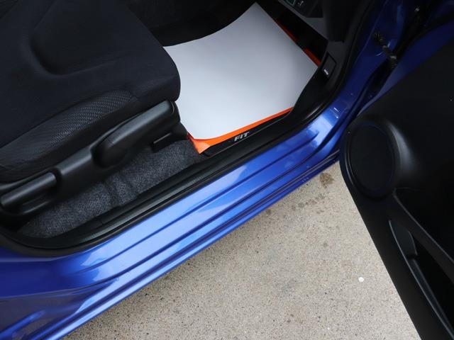 フィットハイブリッド ベースグレード 禁煙車 ワンオーナー車 塗装ハゲアセ無し 樹脂色アセ無し 下回りサビ腐食無し エンジンルームサビ腐食無し バックカメラ付き純正SDナビ ETC クルーズコントロール スペアキー付き(40枚目)