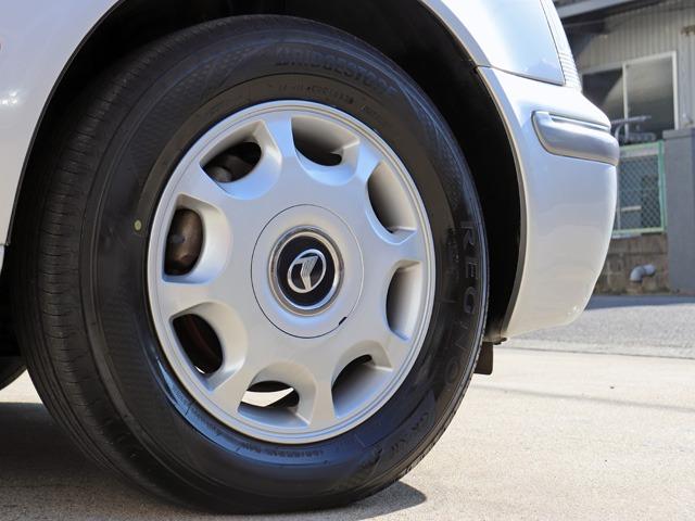 ＜＜アルミホイールの目立つガリキズすらありません＞＞☆★丁寧に使用されていた事が純正のアルミホイールのコンディションからもよく伝わってきます☆★写真は右フロントです☆★