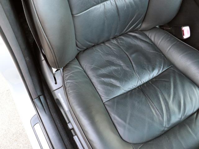 ＜＜内装ダメージ紹介です＞＞まぁ、、、強いて言えば他席に比べてシワがあるな程度です。フチ部分にキレや激しいスレが無いので「あぁ、汚いなぁ」と感じる方は皆無であると断言出来ます。