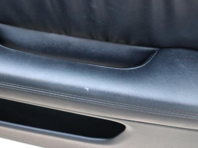 ＜内装ダメージ紹介です＞ドアトリム部分に点レベルですがキズが少しありました。