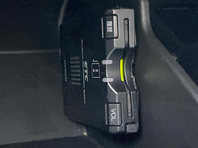 ＧＲ８６ ＲＺ　６速ＭＴ　ＨＫＳ製マフラー　ＳＤナビ　バックカメラ　前席シートヒーター　革／ウルトラスエードコンビシート　ステアリング連動ＬＥＤヘッド　純正１８インチアルミ　スマートキー　ＥＴＣ（8枚目）