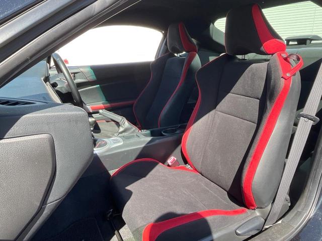 ８６ ＧＴ　後期型　ＴＲＤエアロ＆４本出しマフラー　６速ＭＴ　純正ＳＤナビ　ＥＴＣ　クルーズコントロール　スマートキー　ＬＥＤヘッドライト　クルーズコントロール　純正１７インチアルミホイール（31枚目）