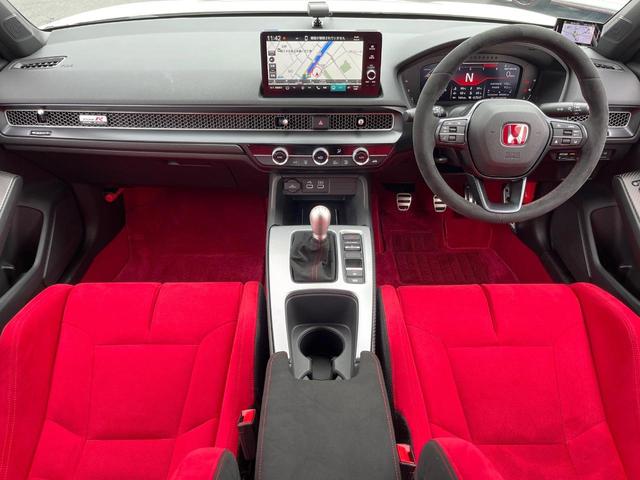 シビック タイプR SPOON製ダウンサス OPワイヤレス充電器 タクティカルスポイラーマウント 純正ナビ バックカメラ ETC ドライブレコーダー 専用スポーツシート ブレンボキャリパー 純正19インチアルミ(2枚目)