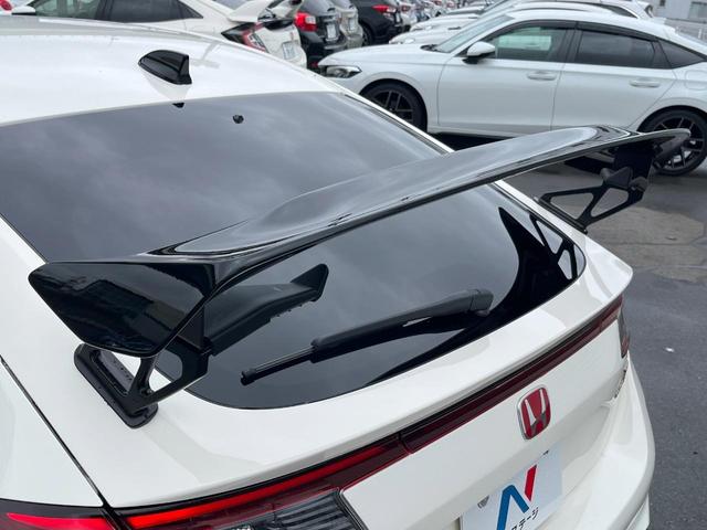 シビック タイプR SPOON製ダウンサス OPワイヤレス充電器 タクティカルスポイラーマウント 純正ナビ バックカメラ ETC ドライブレコーダー 専用スポーツシート ブレンボキャリパー 純正19インチアルミ(5枚目)