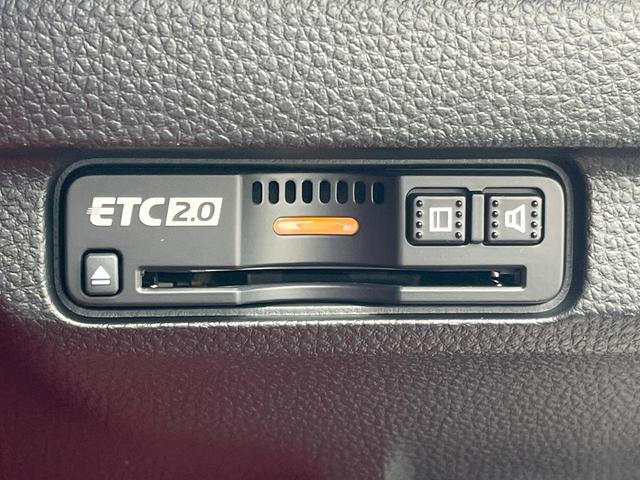 シビック タイプR SPOON製ダウンサス OPワイヤレス充電器 タクティカルスポイラーマウント 純正ナビ バックカメラ ETC ドライブレコーダー 専用スポーツシート ブレンボキャリパー 純正19インチアルミ(8枚目)