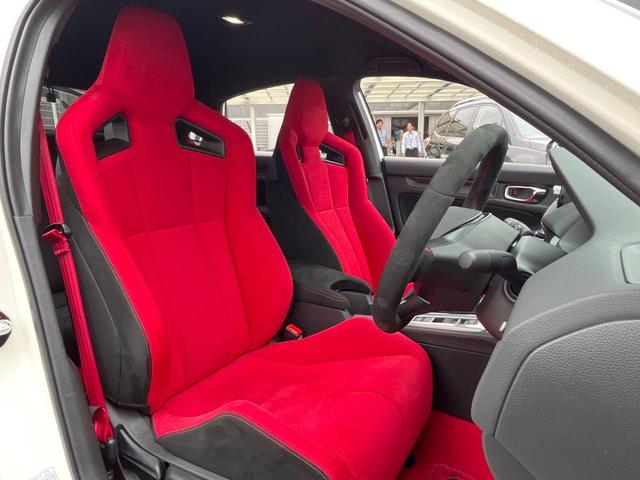 シビック タイプR SPOON製ダウンサス OPワイヤレス充電器 タクティカルスポイラーマウント 純正ナビ バックカメラ ETC ドライブレコーダー 専用スポーツシート ブレンボキャリパー 純正19インチアルミ(10枚目)