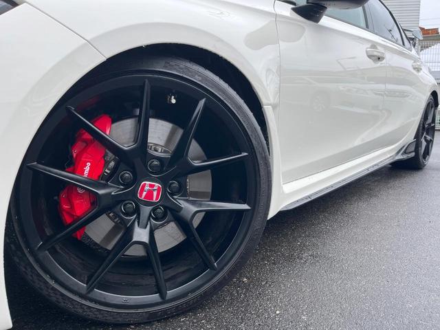 シビック タイプR SPOON製ダウンサス OPワイヤレス充電器 タクティカルスポイラーマウント 純正ナビ バックカメラ ETC ドライブレコーダー 専用スポーツシート ブレンボキャリパー 純正19インチアルミ(13枚目)
