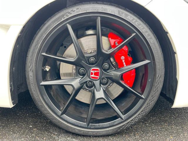 シビック タイプR SPOON製ダウンサス OPワイヤレス充電器 タクティカルスポイラーマウント 純正ナビ バックカメラ ETC ドライブレコーダー 専用スポーツシート ブレンボキャリパー 純正19インチアルミ(28枚目)