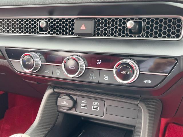 シビック タイプR SPOON製ダウンサス OPワイヤレス充電器 タクティカルスポイラーマウント 純正ナビ バックカメラ ETC ドライブレコーダー 専用スポーツシート ブレンボキャリパー 純正19インチアルミ(44枚目)