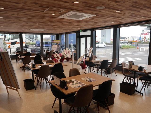 シビック タイプR SPOON製ダウンサス OPワイヤレス充電器 タクティカルスポイラーマウント 純正ナビ バックカメラ ETC ドライブレコーダー 専用スポーツシート ブレンボキャリパー 純正19インチアルミ(70枚目)