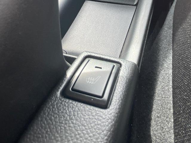 【シートヒーター】寒い日に重宝するシートヒーター！エアコンより早く温まってくれるので寒がりの人も安心ですね♪エアコンの温風は乾燥するから苦手、という方にもをおすすめです。