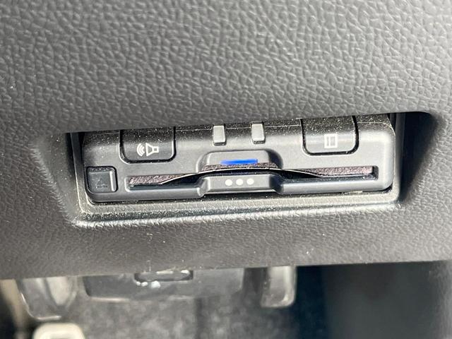 スイフトスポーツ ベースグレード　６速ＭＴ　ロッソモデロマフラー　ＳＤナビ　バックカメラ　ＥＴＣ　シートヒーター　専用スポーツシート　１７インチアルミホイール　クルーズコントロール　スマートキー（6枚目）