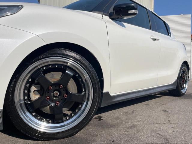 スイフトスポーツ ベースグレード　６速ＭＴ　ロッソモデロマフラー　ＳＤナビ　バックカメラ　ＥＴＣ　シートヒーター　専用スポーツシート　１７インチアルミホイール　クルーズコントロール　スマートキー（12枚目）