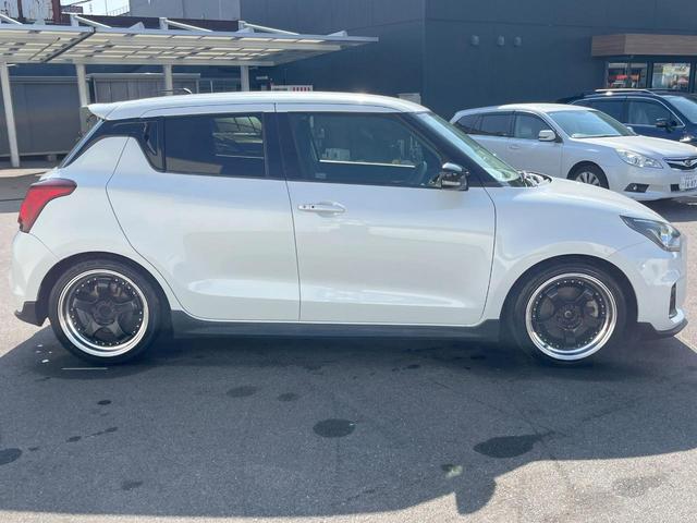 スイフトスポーツ ベースグレード　６速ＭＴ　ロッソモデロマフラー　ＳＤナビ　バックカメラ　ＥＴＣ　シートヒーター　専用スポーツシート　１７インチアルミホイール　クルーズコントロール　スマートキー（16枚目）