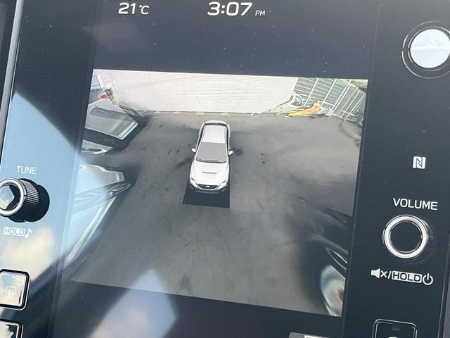 【マルチテレインモニター】車のフロントやサイドのカメラ画像を同時にモニター表示することで、悪路や狭い道を走行時でも周囲の状況確認ができ安心！本格ＳＵＶにうれしい装備です♪