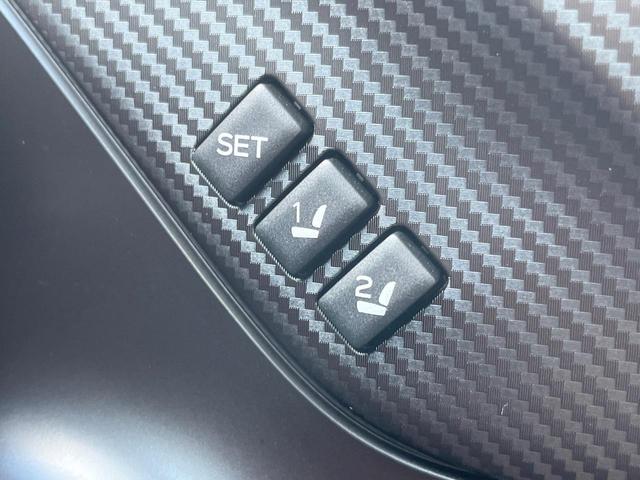 【メモリー機能付きパワーシート】ドライバーごとに設定したシート位置を記憶して、ボタン一つで切り替えできる便利な機能！運転する方が複数名いらっしゃるご家庭におすすめです♪