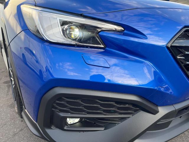 【ＬＥＤヘッドライト】悪天候や夜間走行時も良好な視界を確保し安心して運転できる高輝度ＬＥＤヘッドライトを装備！点灯速度が早く、消費電力も抑えられています。