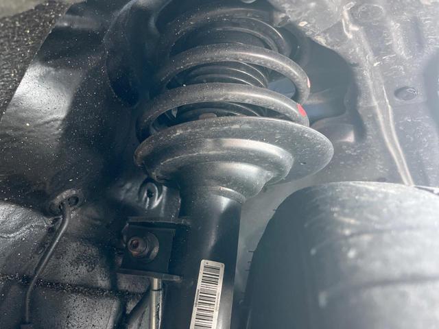 お車を安心してお乗りいただく為には、足回りの定期点検が欠かせません。サービスサポート（有償保証）では無料点検もご提供しており、安心のカーライフをお過ごしいただけるサポート体制が整っています。