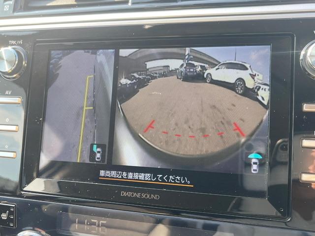 【フロント＆サイドカメラ】ドライバーから見にくい死角部分を映像で確認できる前方と左側面にカメラを装着。見通しがきかない場所や住宅密集地などを運転することが多い人におすすめの安心装備です。