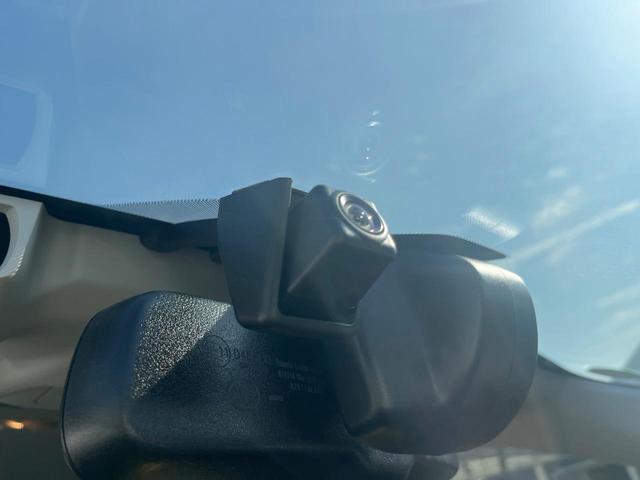 【ドライブレコーダー】安心・安全なカーライフに必須のドライブレコーダーを装備！走行中はもちろん、あおり運転や事故に遭遇した際の状況も映像で記録し、万一のリスクに備えます。