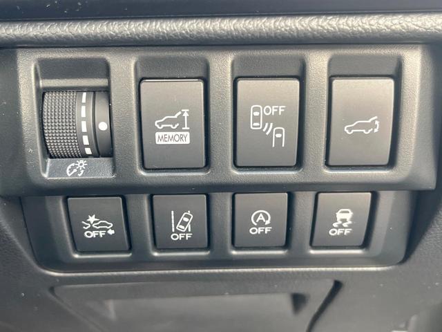 【ハンズフリーパワーバックドア】リアバンパー下部に足先を出し入れするだけでバックドアが自動で開閉♪両手が荷物でふさがっている時でもラクラク開閉操作が行えます！