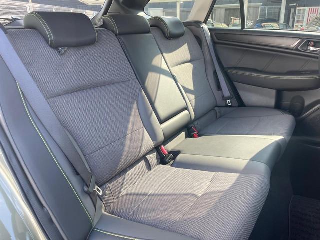 後部座席も気になるようなキズ・汚れやへたり等、大きなダメージはなく、良好な状態です。