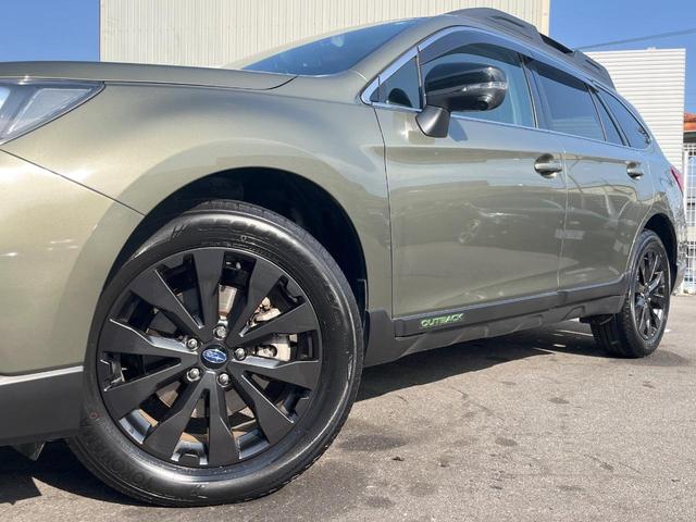 【グレード専用純正１８インチアルミホイール】デザイン性の高い純正アルミホイールを装着しております。各種社外アルミホイールや、スタッドレスタイヤも取扱いしております。是非ご相談ください♪