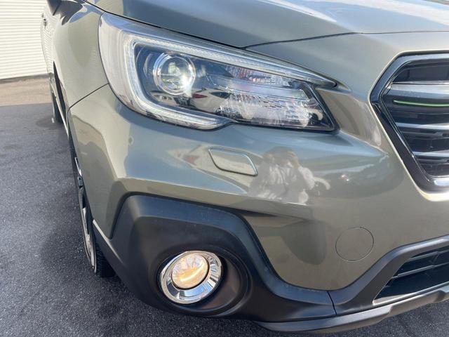 【ＬＥＤヘッドライト】悪天候や夜間走行時も良好な視界を確保し安心して運転できる高輝度ＬＥＤヘッドライトを装備！点灯速度が早く、消費電力も抑えられています。