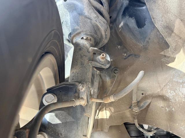 お車を安心してお乗りいただく為には、足回りの定期点検が欠かせません。サービスサポート（有償保証）では無料点検もご提供しており、安心のカーライフをお過ごしいただけるサポート体制が整っています。