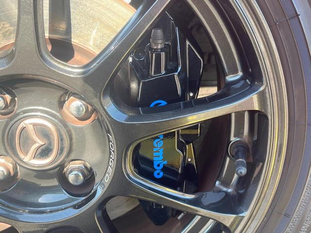 ロードスター 990S 6速MT ブレンボキャリパー RAYS製16インチアルミホイール ダークブルーソフトトップ ETC アドバンストセーフティ ブラインドスポットモニター スマートキー LEDヘッドライト(3枚目)