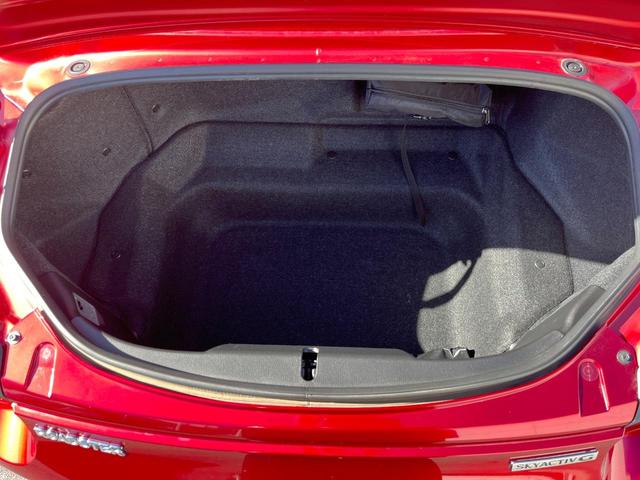 ロードスター 990S 6速MT ブレンボキャリパー RAYS製16インチアルミホイール ダークブルーソフトトップ ETC アドバンストセーフティ ブラインドスポットモニター スマートキー LEDヘッドライト(10枚目)