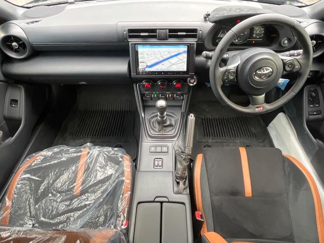 GR86 RZ リッジグリーンリミテッド 200台抽選限定車 ブレンボキャリパー&ブロンズホイール 専用ブラック・タンスポーツシート 9型カロッツェリアナビ バックカメラ ETC シートヒーター クルーズコントロール LEDヘッドライト(2枚目)