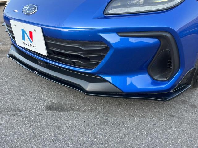 ＢＲＺ Ｒ　６速ＭＴ　ＳＴＩエアロパッケージ　ディスプレイオーディオ　バックカメラ　ドライブレコーダー　ＥＴＣ　クルーズコントロール　ＬＥＤヘッドライト　リアビークル　純正１７インチアルミホイール　スマートキー（3枚目）