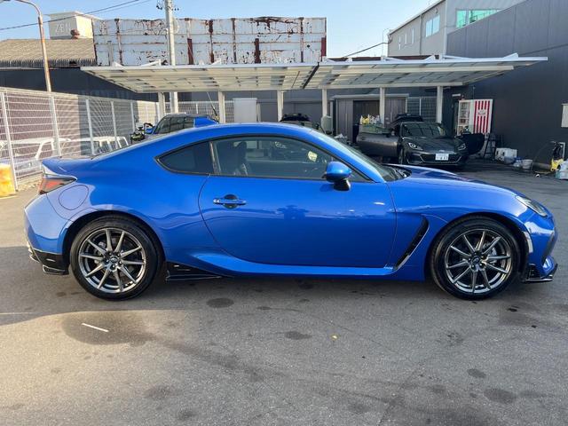 ＢＲＺ Ｒ　６速ＭＴ　ＳＴＩエアロパッケージ　ディスプレイオーディオ　バックカメラ　ドライブレコーダー　ＥＴＣ　クルーズコントロール　ＬＥＤヘッドライト　リアビークル　純正１７インチアルミホイール　スマートキー（17枚目）