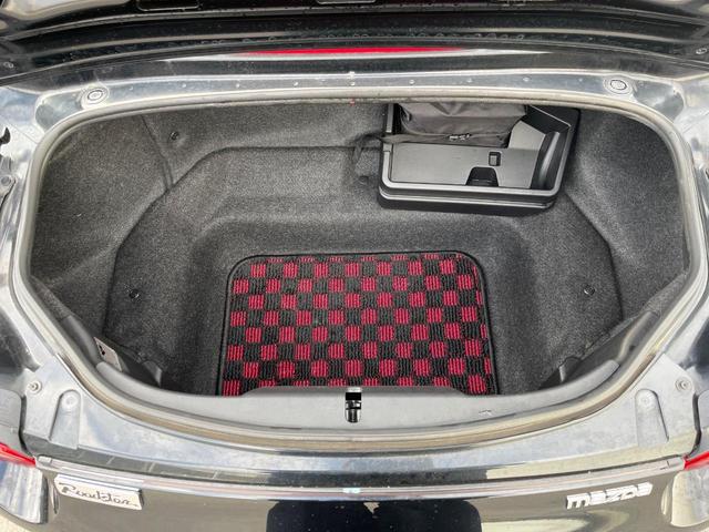 ロードスター Sレザーパッケージ 6速MT TEIN車高調 HKSマフラー DAMDスエードハンドル BOSEサウンドシステム付き純正ナビ シートヒーター 黒革スポーツシート DVD/CD/TV 純正16インチアルミ(11枚目)