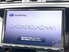 【純正８型ナビ】人気の純正ナビを装備しております。ナビの使いやすさはもちろん、オーディオ機能も充実！キャンプや旅行はもちろん、通勤や買い物など普段のドライブも楽しくなるはず♪ 7