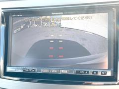 【バックカメラ】駐車時に後方がリアルタイム映像で確認できます。大型商業施設や立体駐車場での駐車時や、夜間のバック時に大活躍！運転スキルに関わらず、今や必須となった装備のひとつです！ 4