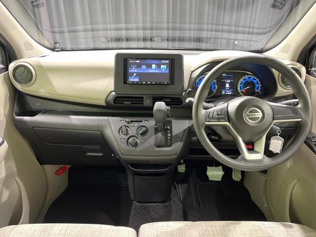 デイズ Ｓ　ＳＤナビ　禁煙車　エマージェンシーブレーキ　バックカメラ　ＥＴＣ　Ｂｌｕｅｔｏｏｔｈ接続　キーレスエントリー　オートライト　アイドリングストップ　衝突安全ボディ　盗難防止システム（2枚目）