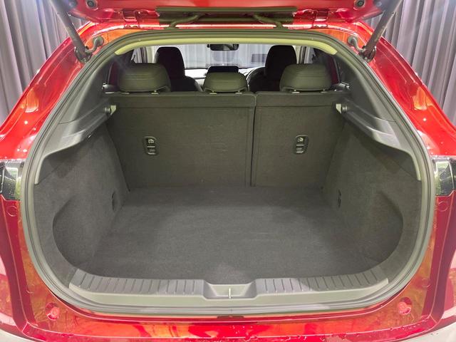 ＣＸ－３０ ２０Ｓ　プロアクティブ　ツーリングセレクション　禁煙車　純正ＳＤナビ　衝突軽減　バックカメラ　レーダークルーズ　Ｂｌｕｅｔｏｏｔｈ接続　フルセグＴＶ　ＥＴＣ　ドラレコ　シートヒーター　電動リアゲート　ＬＥＤヘッド　クリアランスソナー（28枚目）