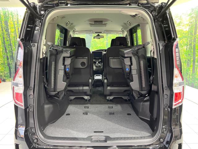 セレナ e-パワー ハイウェイスターV 禁煙車 純正9型ナビ 後席モニター 7人乗り 全周囲カメラ 両側電動ドア 衝突軽減 レーダークルーズ ETC Bluetooth ドラレコ フルセグ 前席シートヒーター スマートキー LEDヘッド(11枚目)