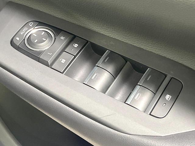 プリウス Z 禁煙車 全周囲カメラ 純正12.3型ディスプレイオーディオ 衝突軽減 ETC Bluetooh レーダークルーズ LEDヘッド クリアランスソナー 運転席パワーシート 純正19インチAW(33枚目)