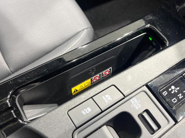 プリウス Z 禁煙車 全周囲カメラ 純正12.3型ディスプレイオーディオ 衝突軽減 ETC Bluetooh レーダークルーズ LEDヘッド クリアランスソナー 運転席パワーシート 純正19インチAW(49枚目)