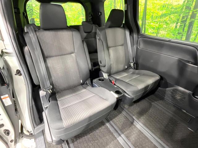 ノア ハイブリッドＳｉ　後期　禁煙車　後席モニター　純正１０型ナビ　衝突軽減　両側電動ドア　バックカメラ　Ｂｌｕｅｔｏｏｔｈ　ＥＴＣ　フルセグ　クルーズコントロール　クリアランスソナー　シートベンチレーション　ＬＥＤヘッド（47枚目）